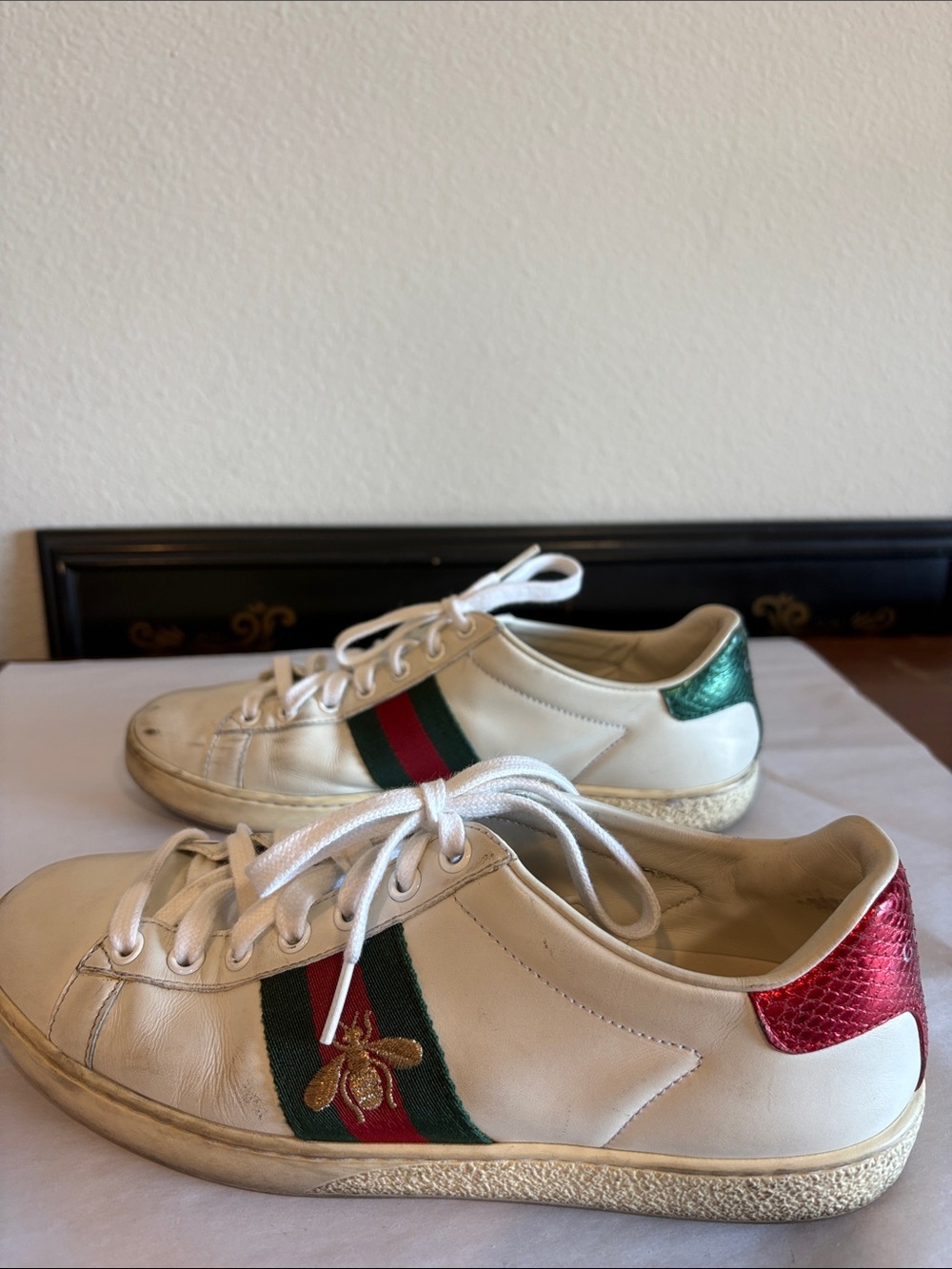 Authentic Leather Gucci Sneakers with Green & Red Accents plus Gold 🐝Embroidery - Picture 8 of 8